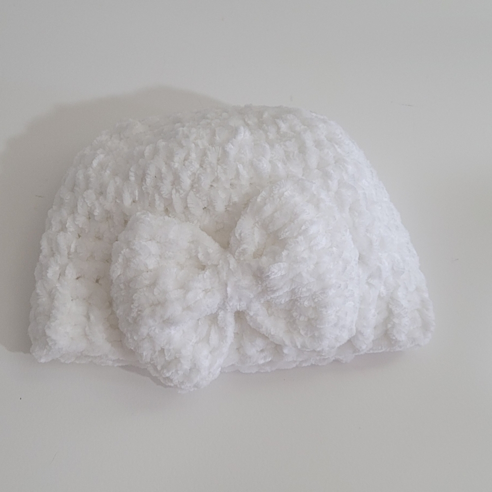Crochet beautiful sweater and hat with Baby Velvet yarn. - Picture 4 of 7